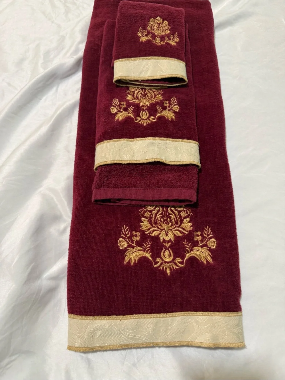 Embroidered Burgundy and Gold Accent Bath Towel Set